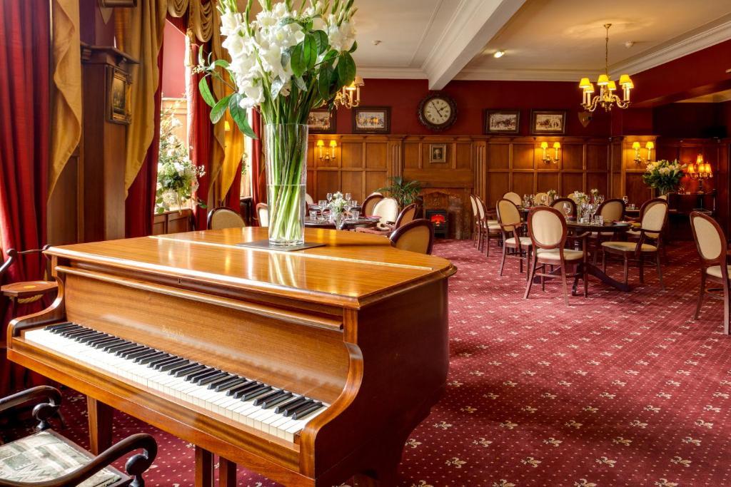 The Saracens Head Hotel Саутвелл Экстерьер фото