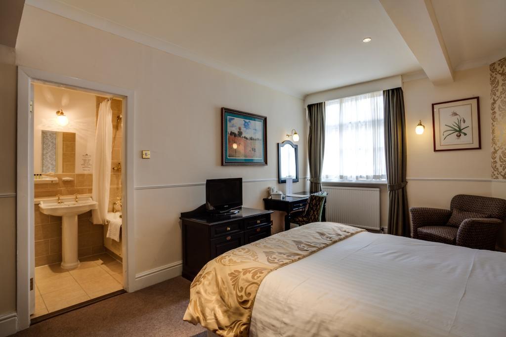 The Saracens Head Hotel Саутвелл Экстерьер фото
